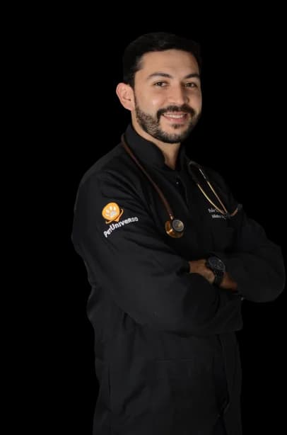 Dr. Pedro Teixeira Brandão, médico-veterinário responsável pelo atendimento
